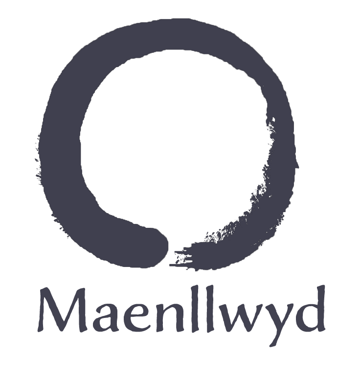 Maenllwyd Om Logo